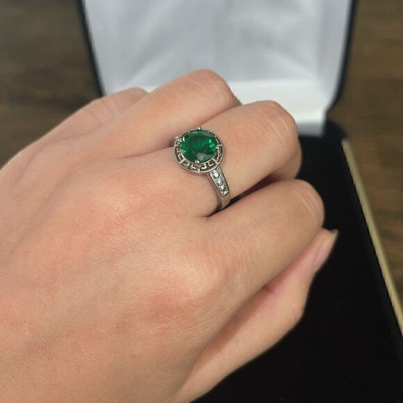 Green gem costume ring - Picture 1 of 6